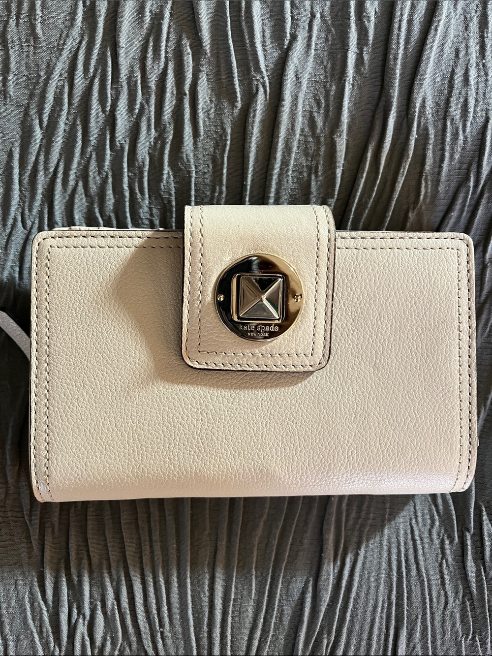 Brand NWT Kate Spade Cream Color Leather Clutch Wallet with Decorative Clasp